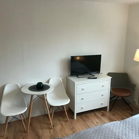 An Der Uniklinik, Apartment Mit Eigener Kueche Und Renoviertem Badezimmer, Zentrale Lage Homburg  Exterior photo